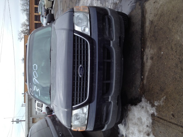 Ford Explorer 2002 photo 3