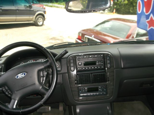 Ford Explorer 2002 photo 4