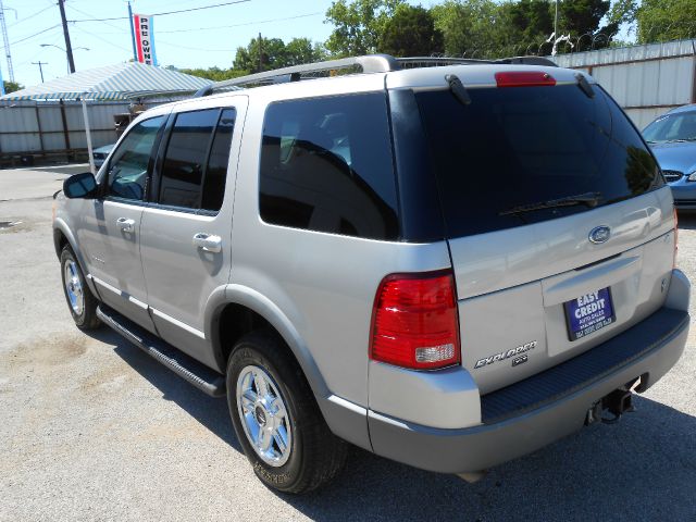 Ford Explorer 2002 photo 2