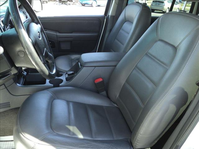 Ford Explorer 2002 photo 2