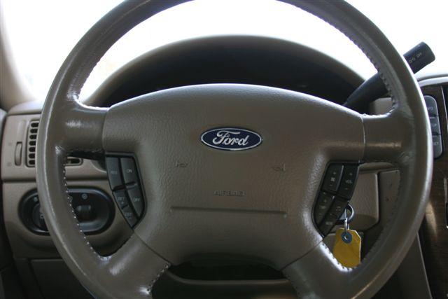 Ford Explorer 2002 photo 3