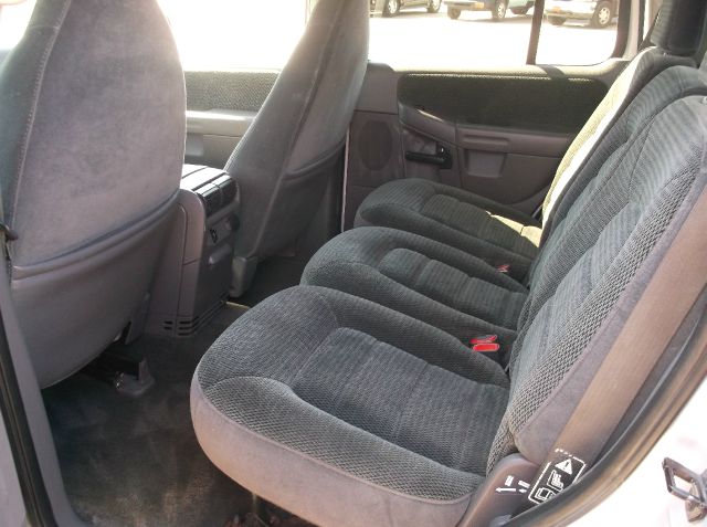 Ford Explorer 2002 photo 1