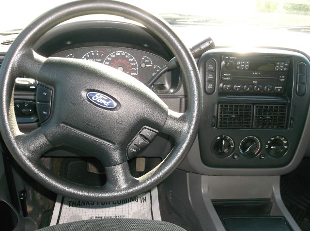 Ford Explorer 2002 photo 2