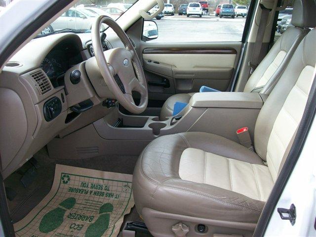 Ford Explorer 2002 photo 4