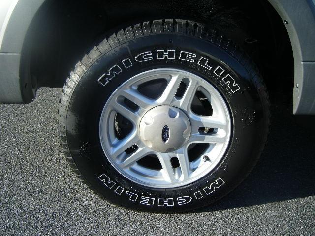 Ford Explorer 2002 photo 1