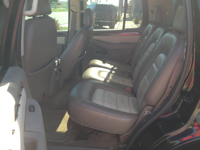 Ford Explorer 2002 photo 2