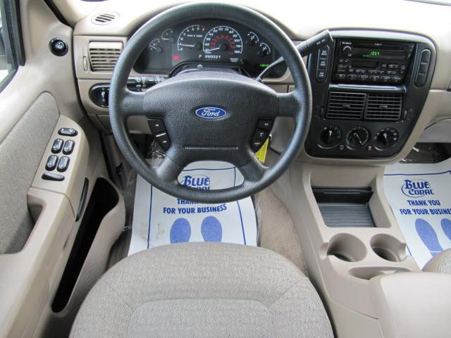 Ford Explorer 2002 photo 2