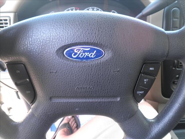 Ford Explorer 2002 photo 3