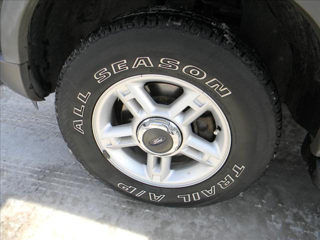 Ford Explorer 2002 photo 2