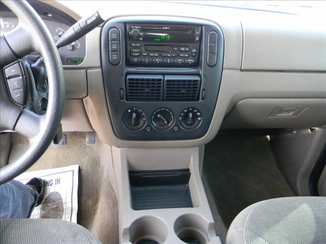 Ford Explorer 2002 photo 4
