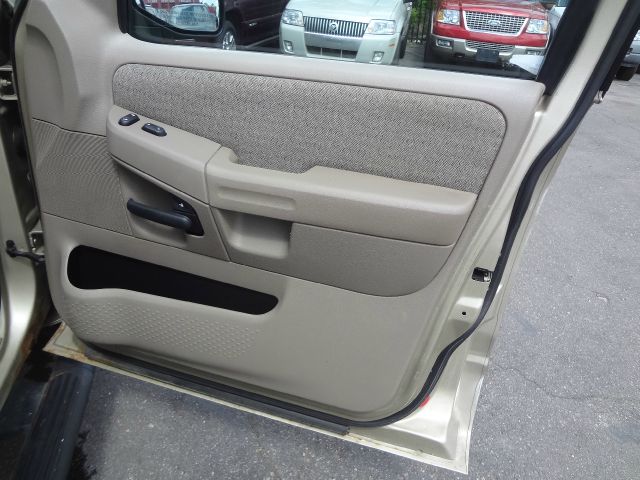 Ford Explorer 2002 photo 19