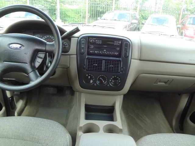 Ford Explorer 2002 photo 9