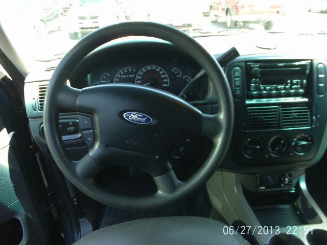 Ford Explorer 2002 photo 3