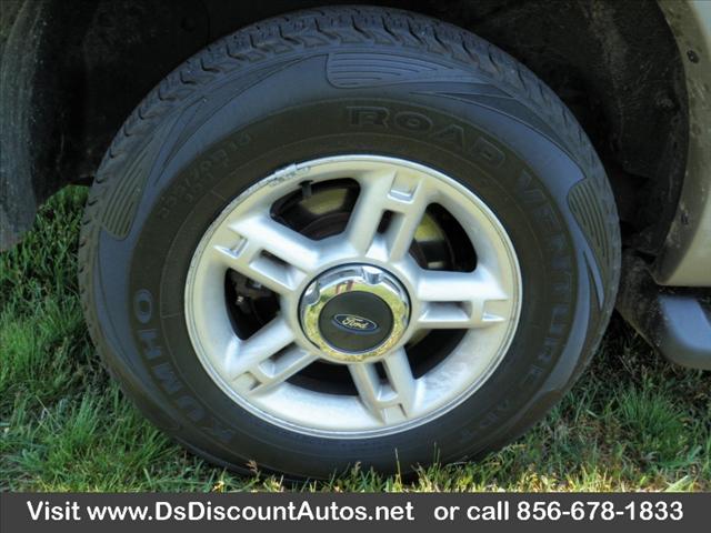 Ford Explorer 2002 photo 3