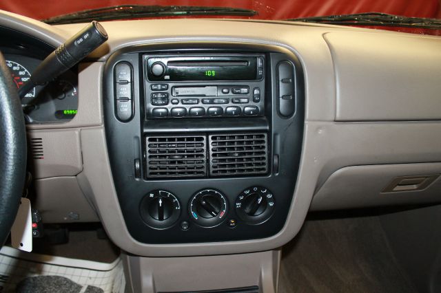 Ford Explorer 2002 photo 13