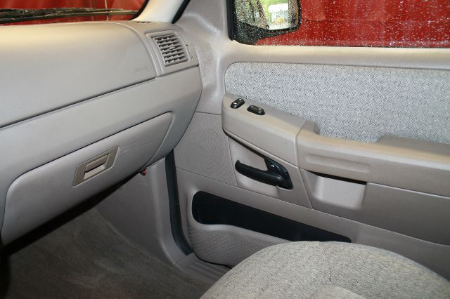 Ford Explorer 2002 photo 15