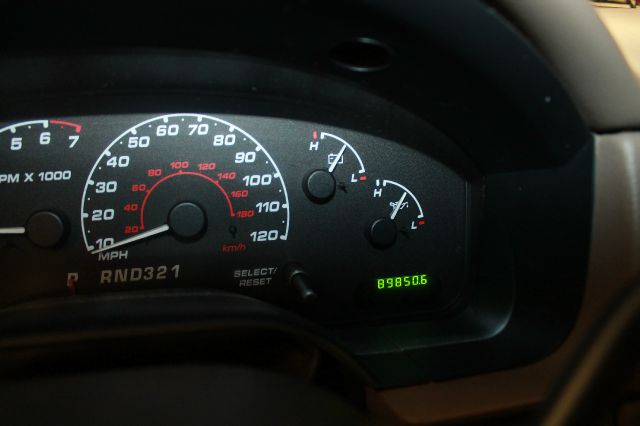 Ford Explorer 2002 photo 2