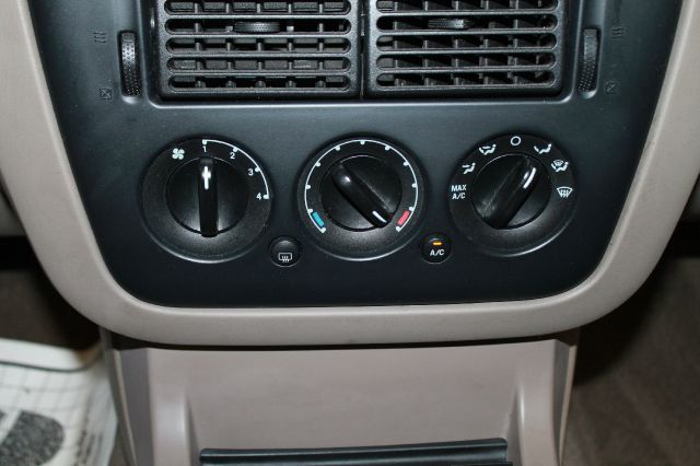 Ford Explorer 2002 photo 4