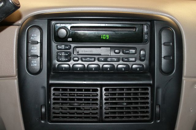 Ford Explorer 2002 photo 6