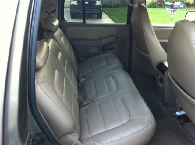 Ford Explorer 2002 photo 2