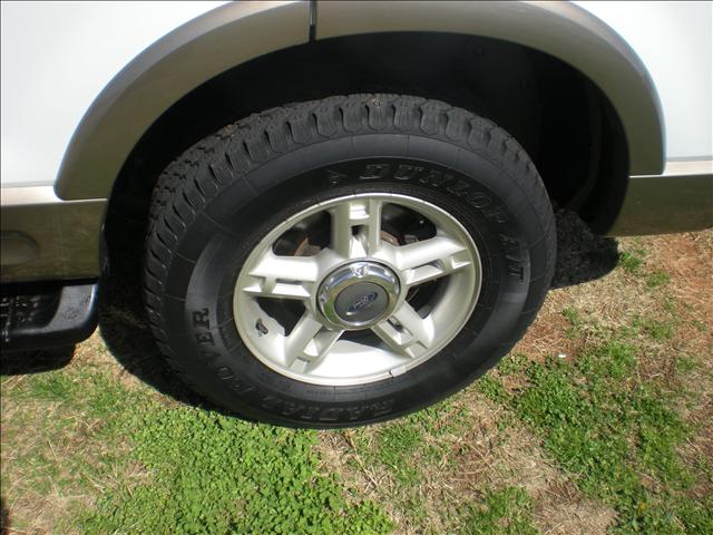 Ford Explorer 2002 photo 1