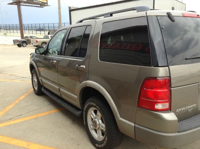 Ford Explorer 2002 photo 1