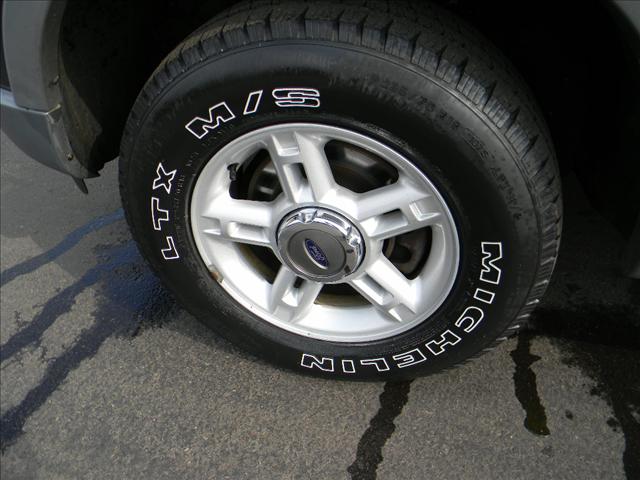 Ford Explorer 2002 photo 2