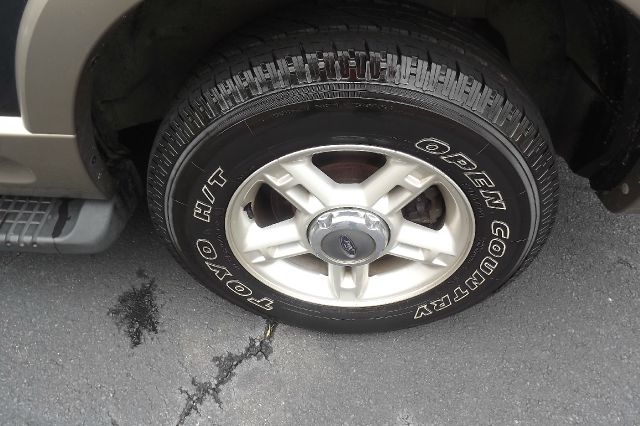 Ford Explorer 2002 photo 3