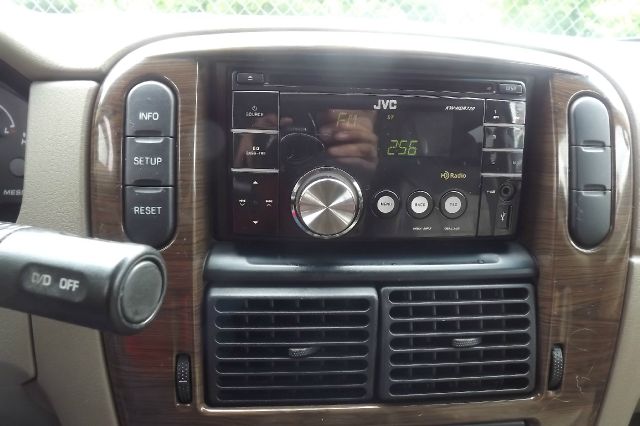 Ford Explorer 2002 photo 4