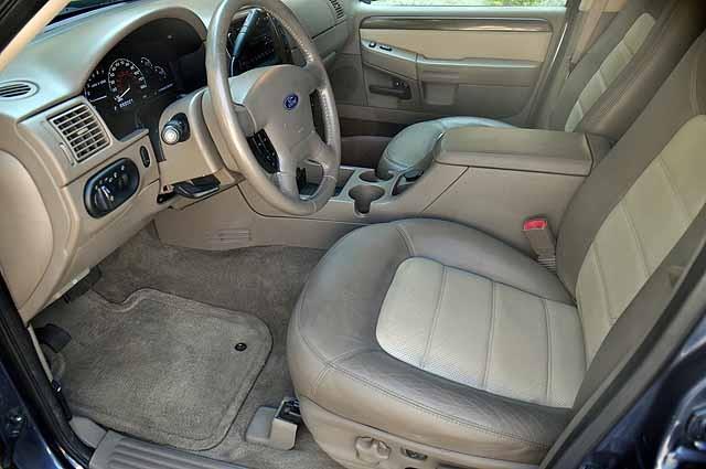 Ford Explorer 2002 photo 2