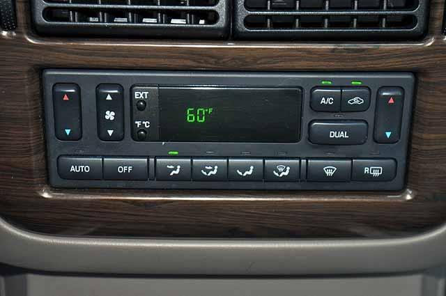 Ford Explorer 2002 photo 3