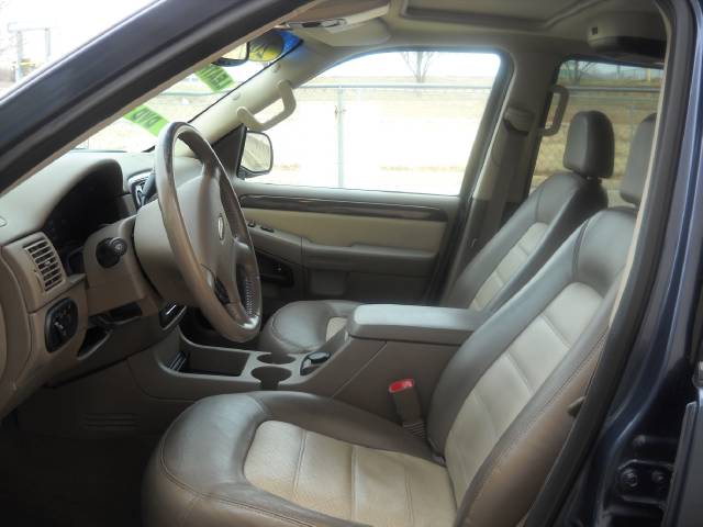 Ford Explorer 2002 photo 1