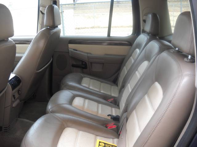 Ford Explorer 2002 photo 2