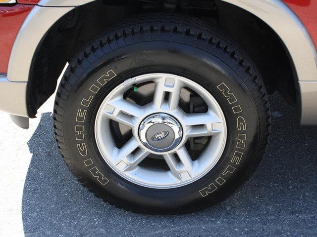 Ford Explorer E320 - Extra Sharp SUV