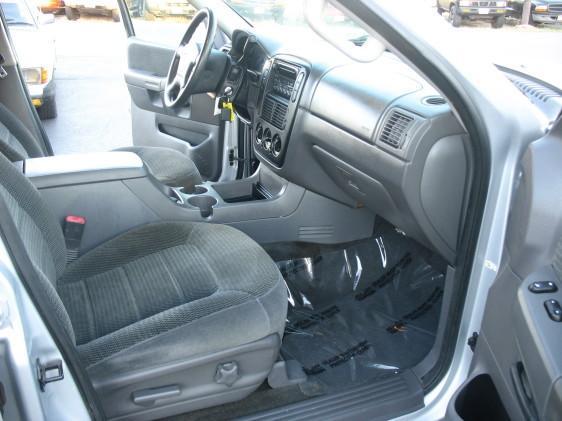 Ford Explorer 2002 photo 2