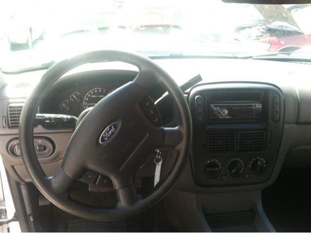 Ford Explorer 2002 photo 1