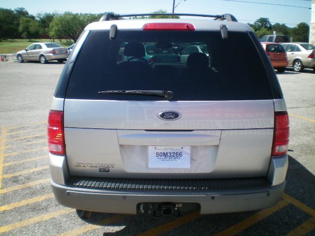 Ford Explorer 2002 photo 2