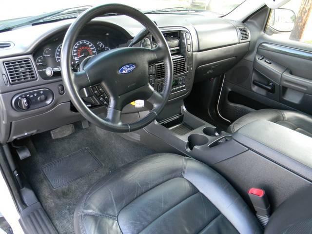 Ford Explorer 2002 photo 2