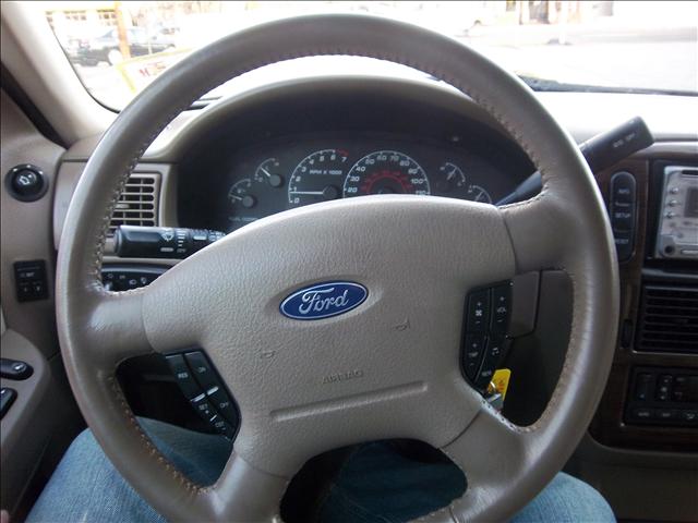Ford Explorer 2002 photo 4
