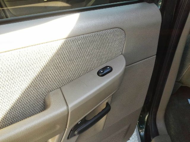 Ford Explorer 2002 photo 2