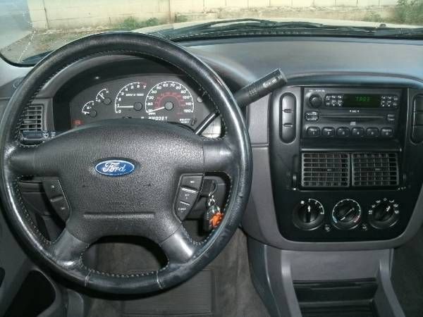 Ford Explorer 2002 photo 3