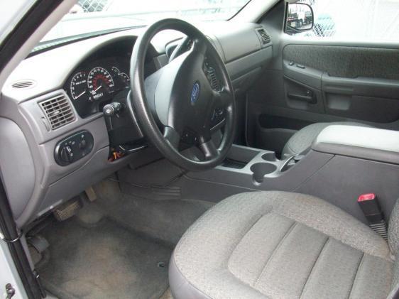 Ford Explorer 2002 photo 2