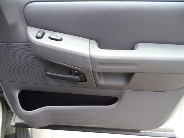Ford Explorer 2002 photo 11