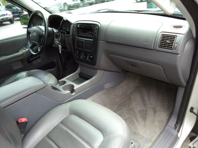 Ford Explorer 2002 photo 2