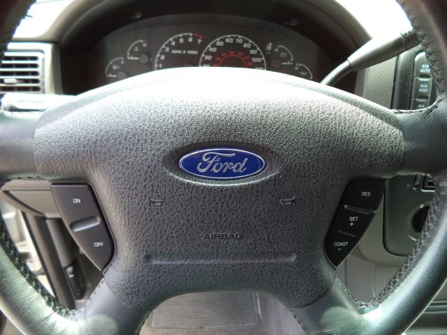 Ford Explorer 2002 photo 8