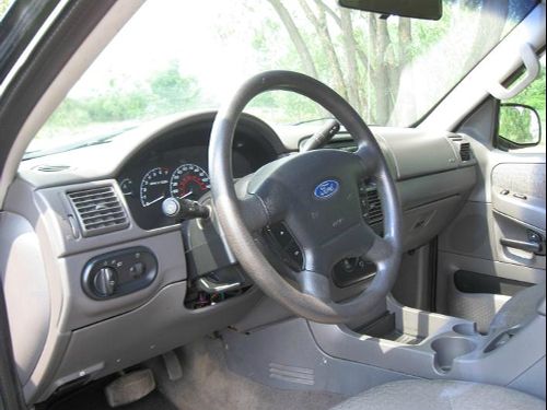 Ford Explorer 2002 photo 2