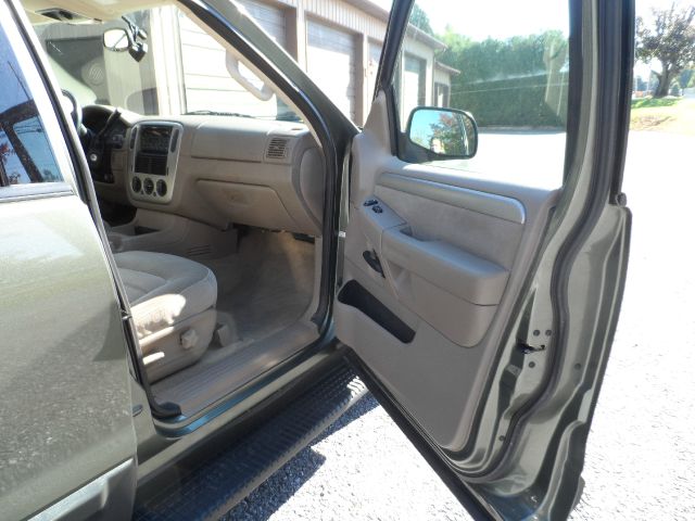 Ford Explorer 2003 photo 1