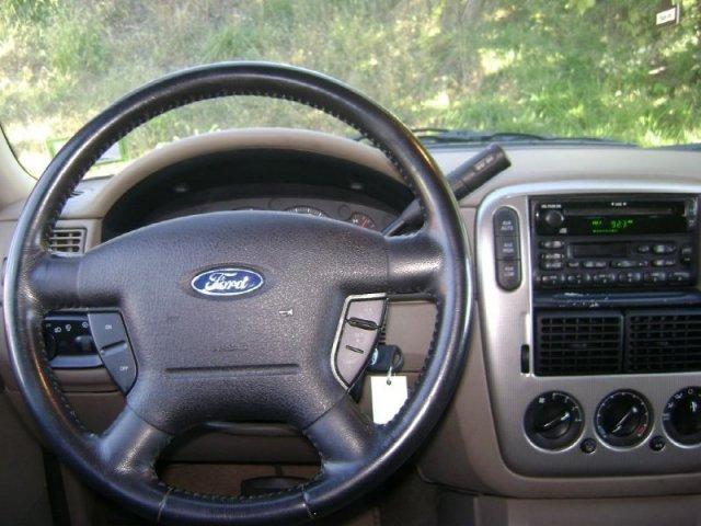 Ford Explorer 2003 photo 4