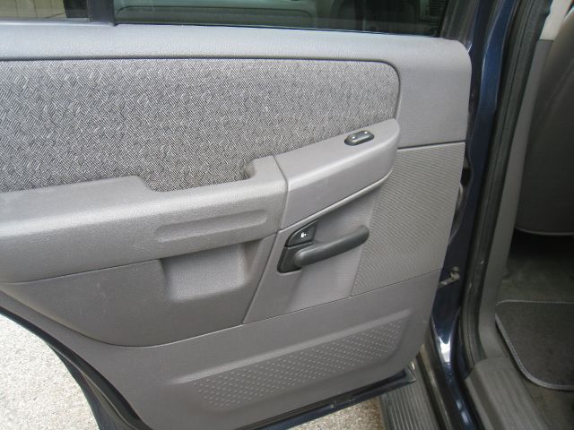 Ford Explorer 2003 photo 16