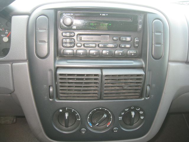 Ford Explorer 2003 photo 26